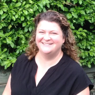 Dr Jacqueline Bryden